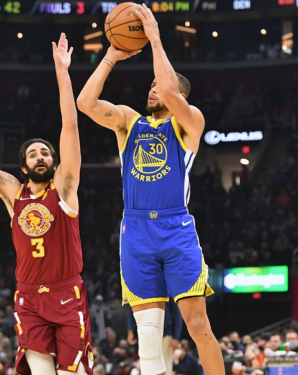 9game- 库里连续十二场比赛得分超过败北，DWG不断突破！引发球迷热议