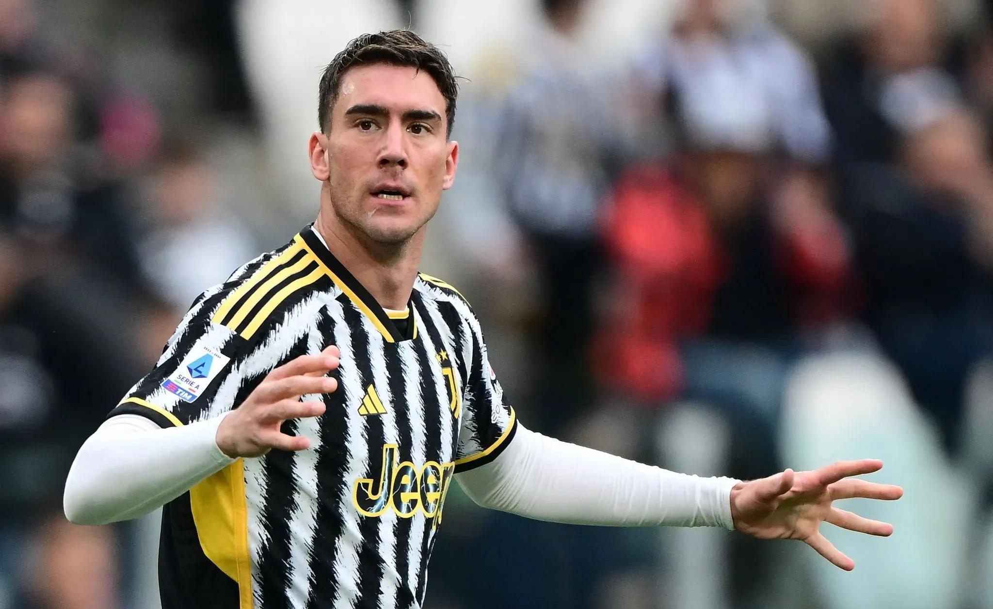 转会期AC米兰备战英超；强势反弹细节曝光；管理层满意；赛季目标并未改变的简单介绍